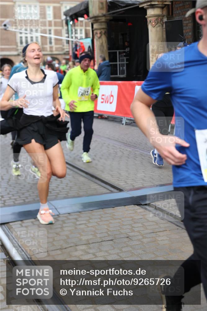 05.10.2025 - 20. swb-Marathon Bremen Yannick Fuchs http://msf.ph/oto/9265726 05.10.2025 10:51:11 Ziel 9199, 9256, 9287, 9416, 9425, 9630, 9663, 9894, 10206, 10226, 10254, 10378, 10669, 10743, 10932, 11061, 11279, 11391, 11573 meine-sportfotos.de