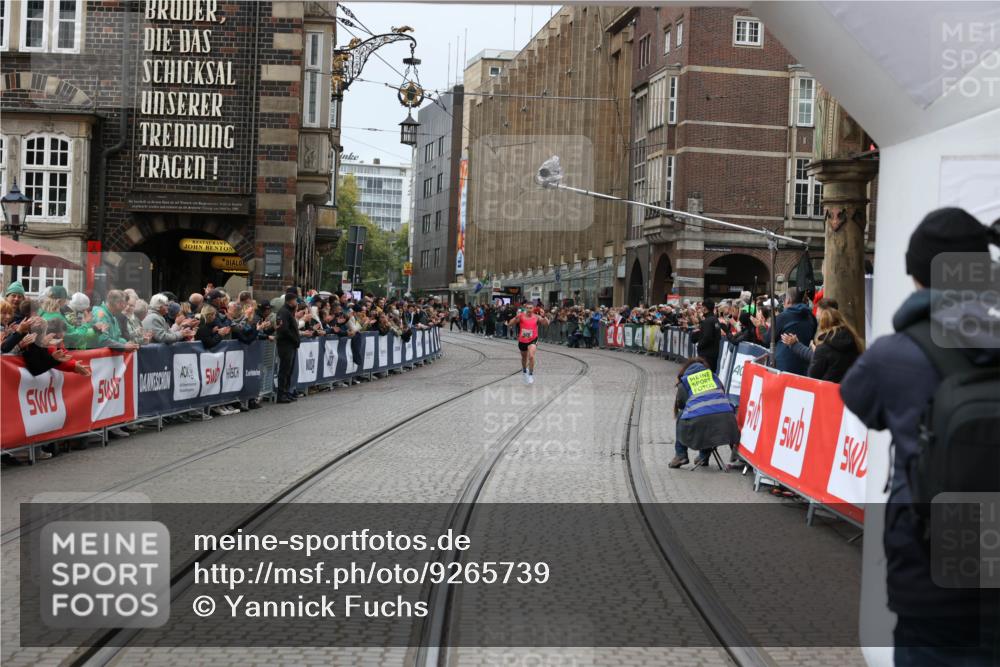 05.10.2025 - 20. swb-Marathon Bremen Yannick Fuchs http://msf.ph/oto/9265739 05.10.2025 12:08:43 Ziel  meine-sportfotos.de