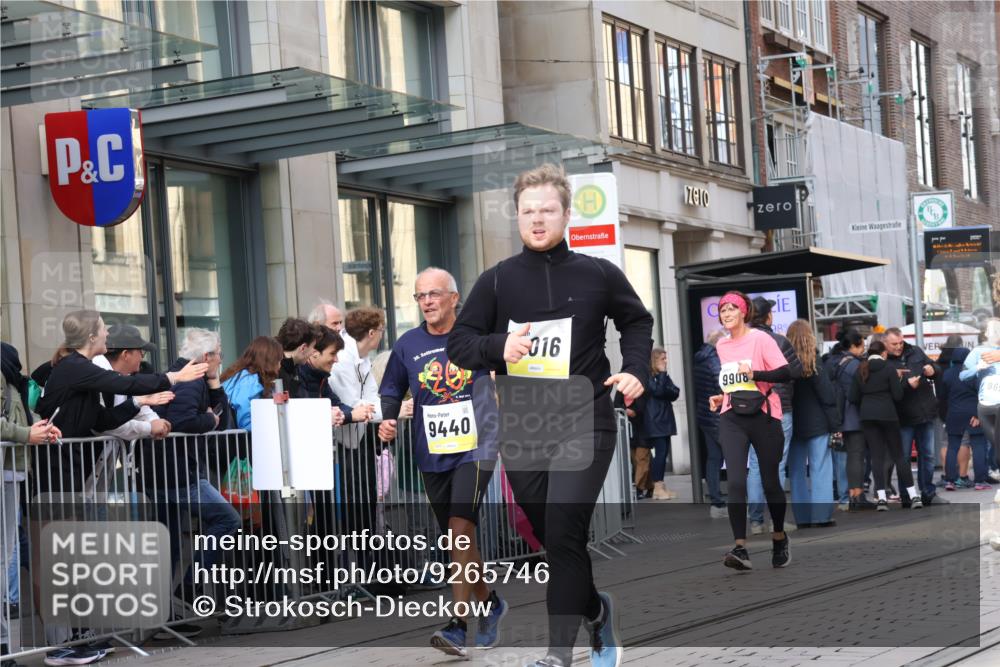 05.10.2025 - 20. swb-Marathon Bremen Strokosch-Dieckow http://msf.ph/oto/9265746 05.10.2025 11:04:52 Ziel 9409, 9440, 9515, 9642, 9660, 9668, 9690, 9713, 9908, 9944, 9978, 10018, 10021, 10255, 10343, 10828, 10965, 10990, 11016, 11090, 11106, 11121, 11171, 11323, 11412, 11478, 11501, 11540, 11650, 11707, 9409, 9440, 9515, 9642, 9660, 9668, 9690, 9713, 9908, 9944, 9978, 10018, 10021, 10255, 10343, 10828, 10965, 10990, 11016, 11090, 11106, 11121, 11171, 11323, 11412, 11478, 11501, 11540, 11650, 11707 meine-sportfotos.de