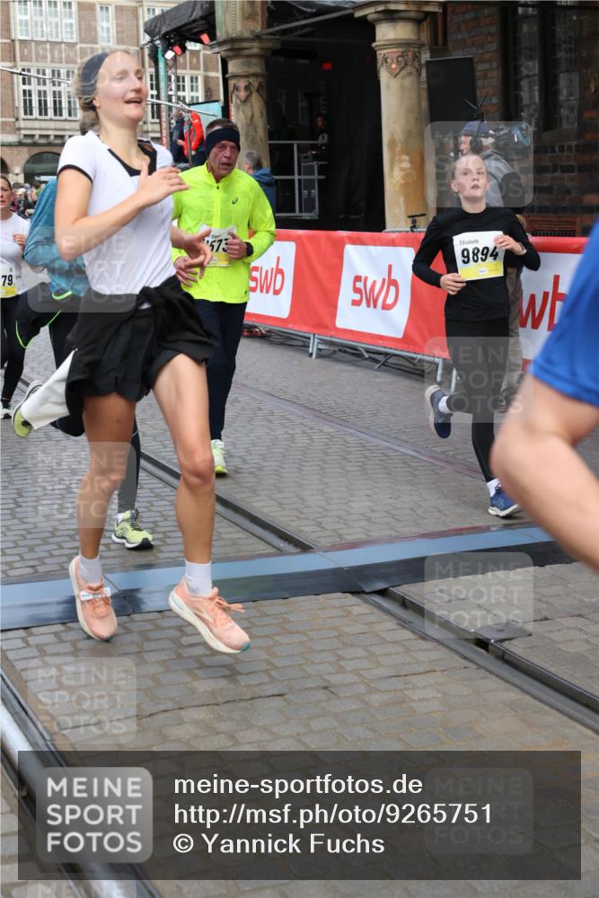 05.10.2025 - 20. swb-Marathon Bremen Yannick Fuchs http://msf.ph/oto/9265751 05.10.2025 10:51:11 Ziel 9199, 9256, 9287, 9416, 9425, 9630, 9663, 9894, 10206, 10226, 10254, 10378, 10669, 10743, 10932, 11061, 11279, 11391, 11573 meine-sportfotos.de