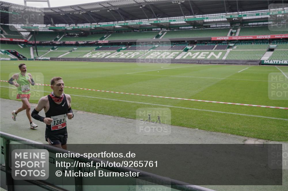 05.10.2025 - 20. swb-Marathon Bremen Michael Burmester http://msf.ph/oto/9265761 05.10.2025 12:23:17 Laufen im Stadion 4, 16, 44, 291, 351, 456, 681, 1117, 1143, 1351, 1363, 2138 meine-sportfotos.de