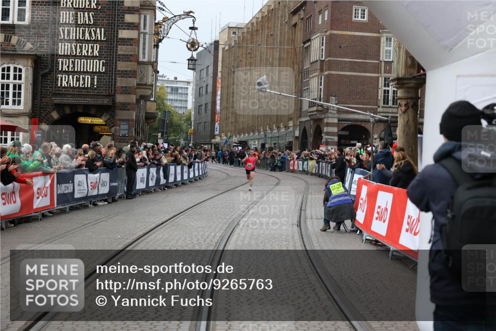 05.10.2025 - 20. swb-Marathon Bremen Yannick Fuchs http://msf.ph/oto/9265763 05.10.2025 12:08:43 Ziel  meine-sportfotos.de