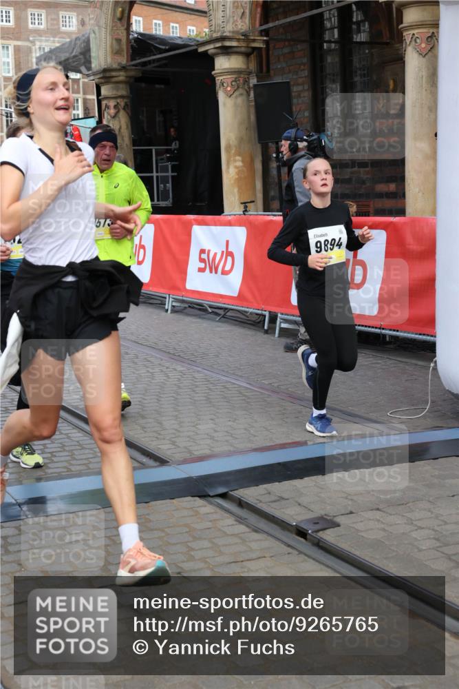 05.10.2025 - 20. swb-Marathon Bremen Yannick Fuchs http://msf.ph/oto/9265765 05.10.2025 10:51:11 Ziel 9199, 9256, 9287, 9416, 9425, 9630, 9663, 9894, 10206, 10226, 10254, 10378, 10669, 10743, 10932, 11061, 11279, 11391, 11573 meine-sportfotos.de