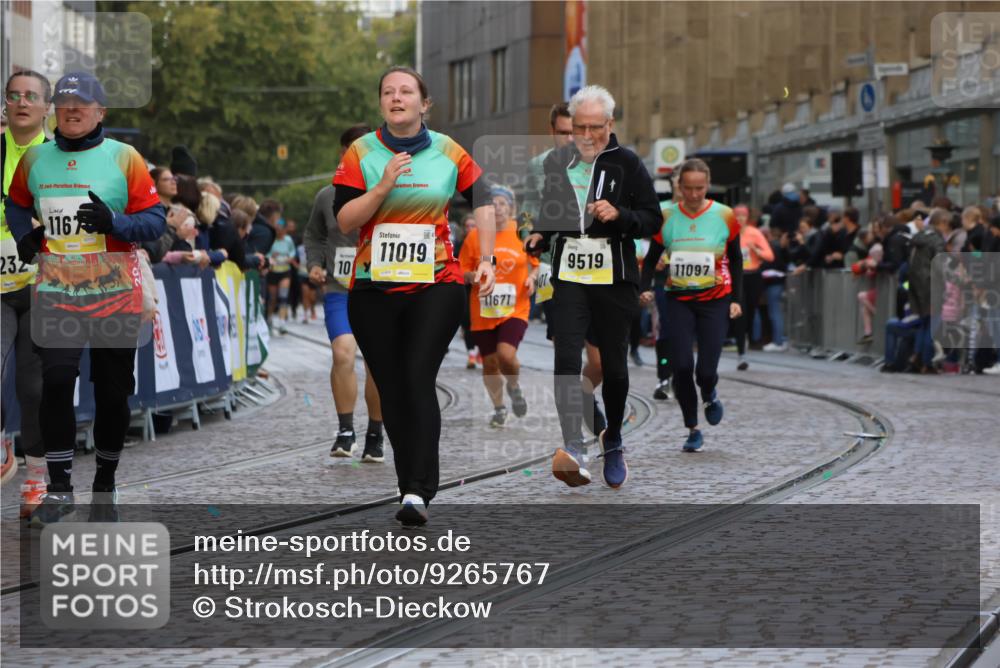 05.10.2025 - 20. swb-Marathon Bremen Strokosch-Dieckow http://msf.ph/oto/9265767 05.10.2025 11:08:10 Ziel 9519, 9599, 9617, 9874, 10125, 10866, 11019, 11232, 11309, 11670 meine-sportfotos.de