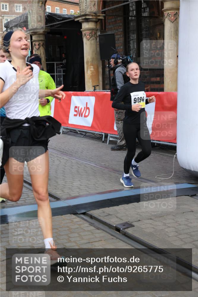 05.10.2025 - 20. swb-Marathon Bremen Yannick Fuchs http://msf.ph/oto/9265775 05.10.2025 10:51:11 Ziel 9199, 9256, 9287, 9416, 9425, 9630, 9663, 9894, 10206, 10226, 10254, 10378, 10669, 10743, 10932, 11061, 11279, 11391, 11573 meine-sportfotos.de