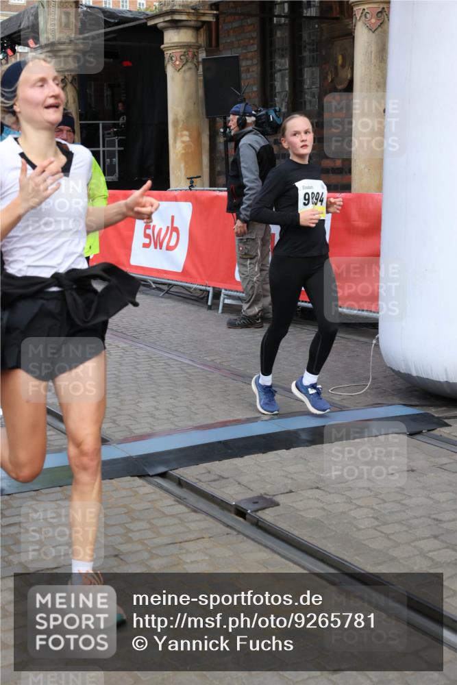 05.10.2025 - 20. swb-Marathon Bremen Yannick Fuchs http://msf.ph/oto/9265781 05.10.2025 10:51:11 Ziel 9199, 9256, 9287, 9416, 9425, 9630, 9663, 9894, 10206, 10226, 10254, 10378, 10669, 10743, 10932, 11061, 11279, 11391, 11573 meine-sportfotos.de