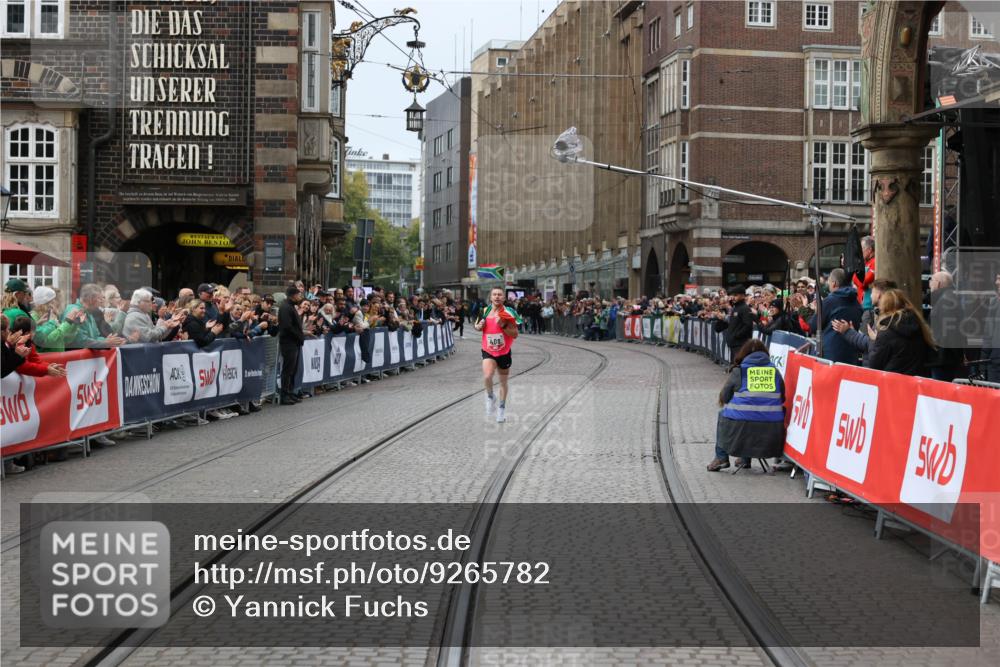 05.10.2025 - 20. swb-Marathon Bremen Yannick Fuchs http://msf.ph/oto/9265782 05.10.2025 12:08:46 Ziel  meine-sportfotos.de