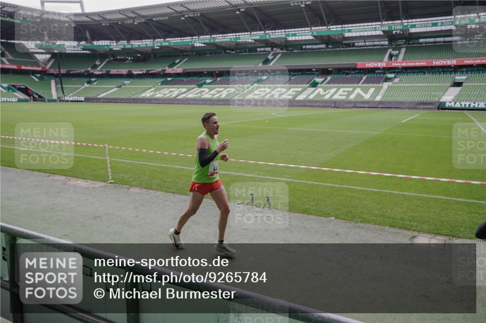 05.10.2025 - 20. swb-Marathon Bremen Michael Burmester http://msf.ph/oto/9265784 05.10.2025 12:23:18 Laufen im Stadion 4, 16, 44, 291, 351, 456, 681, 1117, 1143, 1351, 1363, 2138 meine-sportfotos.de