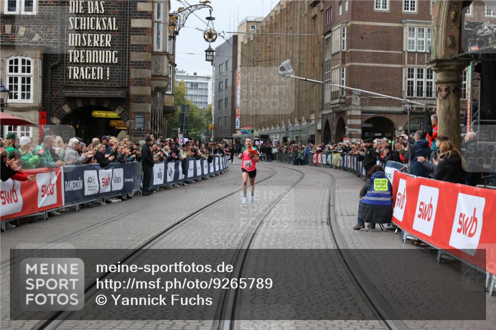 05.10.2025 - 20. swb-Marathon Bremen Yannick Fuchs http://msf.ph/oto/9265789 05.10.2025 12:08:47 Ziel  meine-sportfotos.de