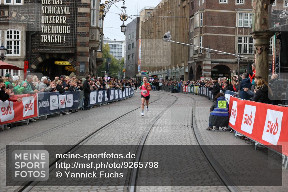05.10.2025 - 20. swb-Marathon Bremen Yannick Fuchs http://msf.ph/oto/9265798 05.10.2025 12:08:47 Ziel  meine-sportfotos.de