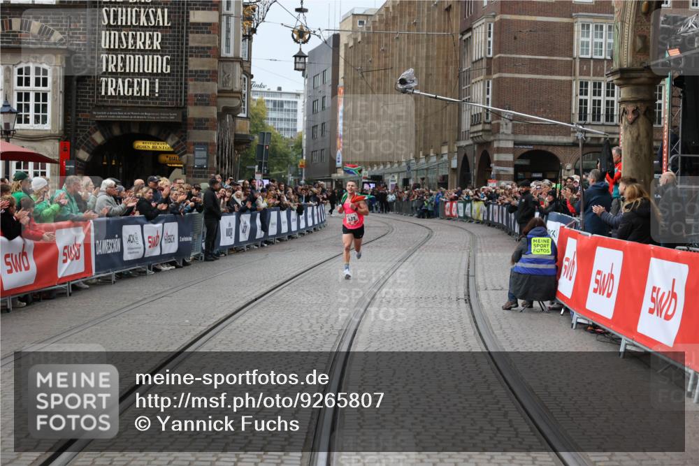 05.10.2025 - 20. swb-Marathon Bremen Yannick Fuchs http://msf.ph/oto/9265807 05.10.2025 12:08:47 Ziel  meine-sportfotos.de