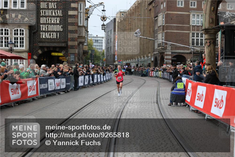 05.10.2025 - 20. swb-Marathon Bremen Yannick Fuchs http://msf.ph/oto/9265818 05.10.2025 12:08:47 Ziel  meine-sportfotos.de