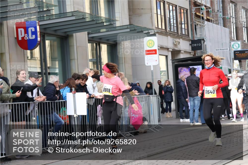 05.10.2025 - 20. swb-Marathon Bremen Strokosch-Dieckow http://msf.ph/oto/9265820 05.10.2025 11:04:54 Ziel 9440, 9515, 9642, 9660, 9668, 9690, 9713, 9908, 9944, 9978, 10018, 10021, 10255, 10343, 10828, 10965, 10990, 11016, 11064, 11106, 11121, 11171, 11323, 11412, 11501, 11540, 11650, 11707, 9440, 9515, 9642, 9660, 9668, 9690, 9713, 9908, 9944, 9978, 10018, 10021, 10255, 10343, 10828, 10965, 10990, 11016, 11064, 11106, 11121, 11171, 11323, 11412, 11501, 11540, 11650, 11707 meine-sportfotos.de