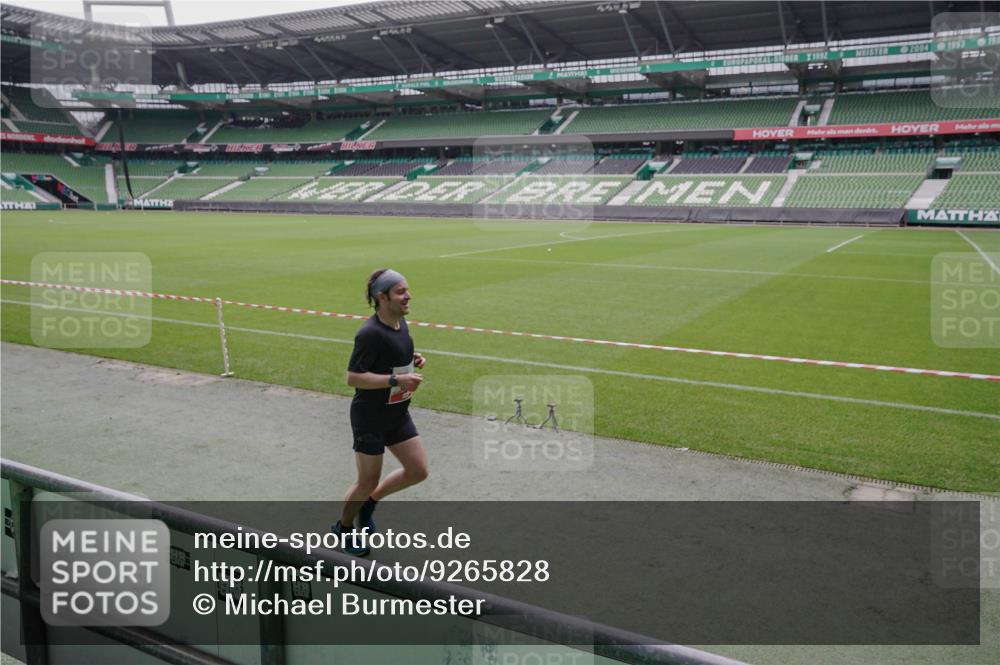05.10.2025 - 20. swb-Marathon Bremen Michael Burmester http://msf.ph/oto/9265828 05.10.2025 12:23:25 Laufen im Stadion 4, 16, 44, 291, 351, 681, 1117, 1143, 1351, 1363, 1587, 1714, 16, 456, 2138 meine-sportfotos.de