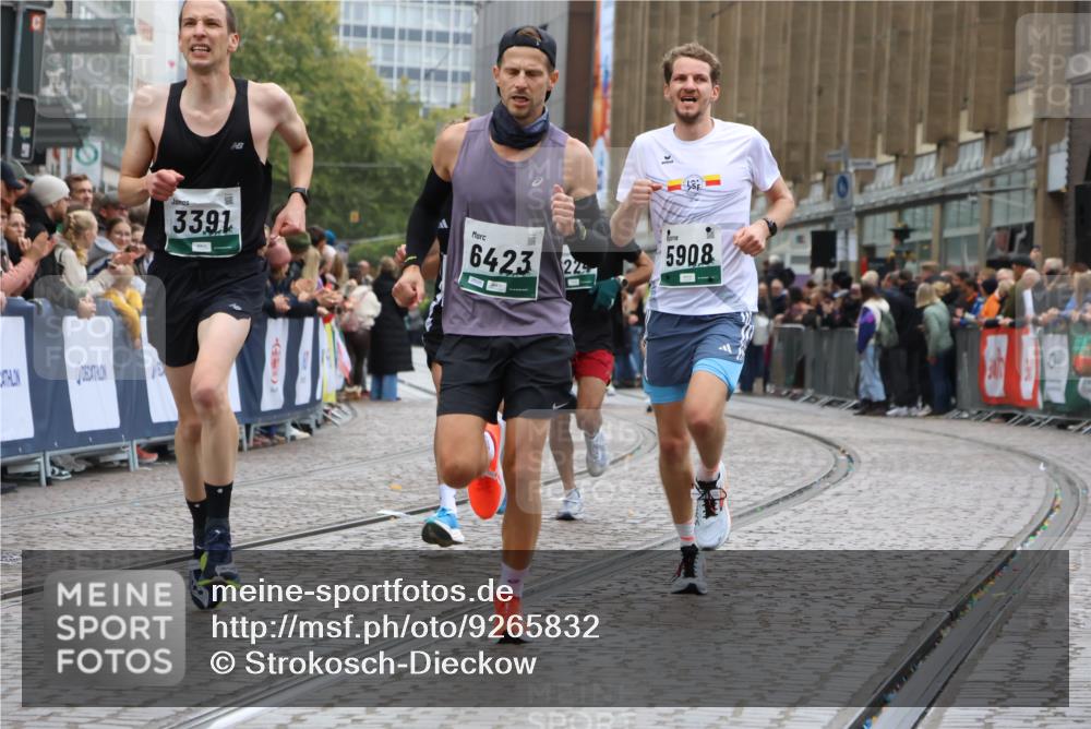 05.10.2025 - 20. swb-Marathon Bremen Strokosch-Dieckow http://msf.ph/oto/9265832 05.10.2025 12:59:17 Ziel 623, 2130, 3219, 3391, 4158, 5908, 6224, 6423, 6912 meine-sportfotos.de