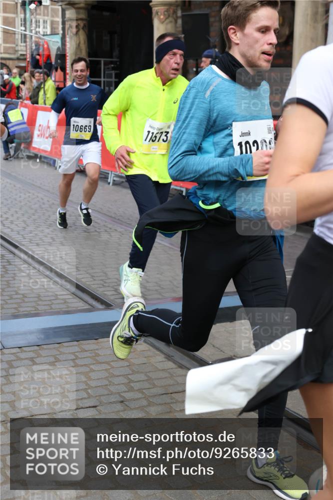 05.10.2025 - 20. swb-Marathon Bremen Yannick Fuchs http://msf.ph/oto/9265833 05.10.2025 10:51:12 Ziel 9199, 9256, 9287, 9416, 9425, 9630, 9663, 9894, 10206, 10226, 10254, 10378, 10669, 10743, 10932, 11061, 11279, 11391, 11573 meine-sportfotos.de