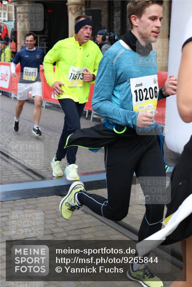 05.10.2025 - 20. swb-Marathon Bremen Yannick Fuchs http://msf.ph/oto/9265844 05.10.2025 10:51:12 Ziel 9199, 9256, 9287, 9416, 9425, 9630, 9663, 9894, 10206, 10226, 10254, 10378, 10669, 10743, 10932, 11061, 11279, 11391, 11573 meine-sportfotos.de