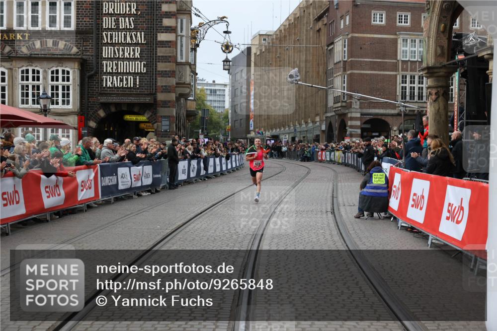 05.10.2025 - 20. swb-Marathon Bremen Yannick Fuchs http://msf.ph/oto/9265848 05.10.2025 12:08:47 Ziel  meine-sportfotos.de