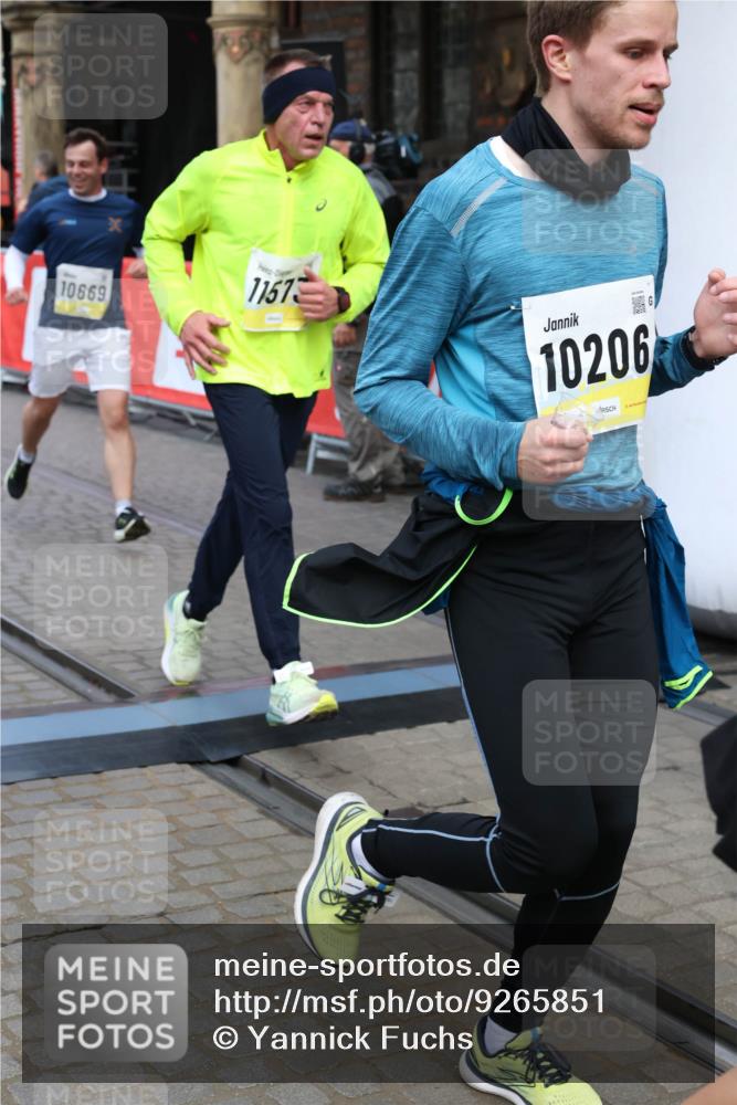 05.10.2025 - 20. swb-Marathon Bremen Yannick Fuchs http://msf.ph/oto/9265851 05.10.2025 10:51:12 Ziel 9199, 9256, 9287, 9416, 9425, 9630, 9663, 9894, 10206, 10226, 10254, 10378, 10669, 10743, 10932, 11061, 11279, 11391, 11573 meine-sportfotos.de