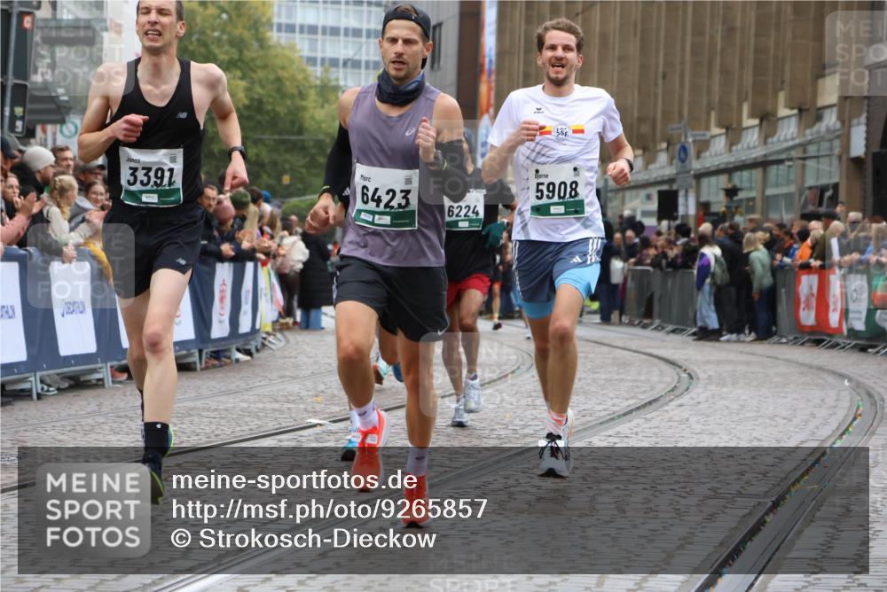 05.10.2025 - 20. swb-Marathon Bremen Strokosch-Dieckow http://msf.ph/oto/9265857 05.10.2025 12:59:17 Ziel 623, 2130, 3219, 3391, 4158, 5908, 6224, 6423, 6912 meine-sportfotos.de