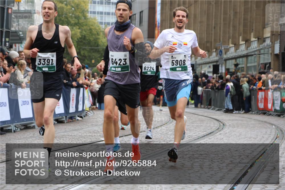 05.10.2025 - 20. swb-Marathon Bremen Strokosch-Dieckow http://msf.ph/oto/9265884 05.10.2025 12:59:17 Ziel 623, 2130, 3219, 3391, 4158, 5908, 6224, 6423, 6912 meine-sportfotos.de