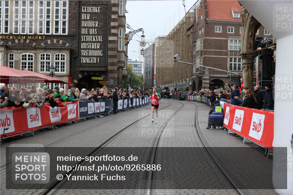 05.10.2025 - 20. swb-Marathon Bremen Yannick Fuchs http://msf.ph/oto/9265886 05.10.2025 12:08:47 Ziel  meine-sportfotos.de