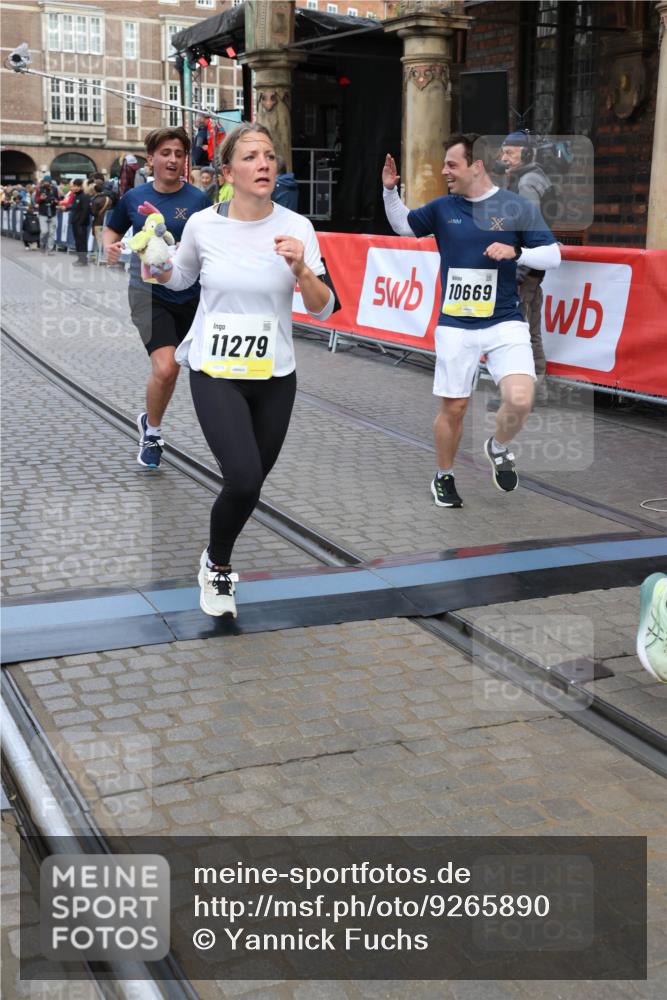 05.10.2025 - 20. swb-Marathon Bremen Yannick Fuchs http://msf.ph/oto/9265890 05.10.2025 10:51:12 Ziel 9199, 9256, 9287, 9416, 9425, 9630, 9663, 9894, 10206, 10226, 10254, 10378, 10669, 10743, 10932, 11061, 11279, 11391, 11573 meine-sportfotos.de