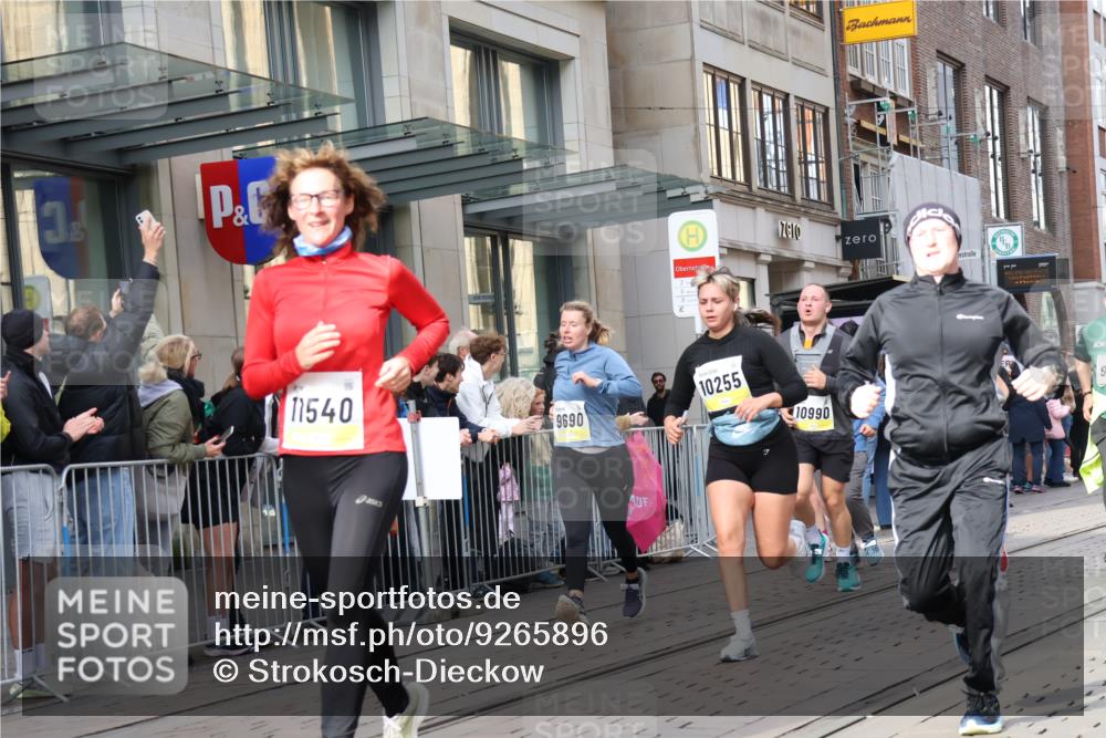 05.10.2025 - 20. swb-Marathon Bremen Strokosch-Dieckow http://msf.ph/oto/9265896 05.10.2025 11:04:57 Ziel 9440, 9515, 9642, 9668, 9690, 9713, 9908, 9944, 9978, 10018, 10021, 10158, 10255, 10289, 10343, 10511, 10828, 10965, 10990, 11016, 11064, 11106, 11121, 11171, 11323, 11412, 11501, 11540, 11650, 11707, 9440, 9515, 9642, 9668, 9690, 9713, 9908, 9944, 9978, 10018, 10021, 10158, 10255, 10289, 10343, 10511, 10828, 10965, 10990, 11016, 11064, 11106, 11121, 11171, 11323, 11412, 11501, 11540, 11650, 11707 meine-sportfotos.de