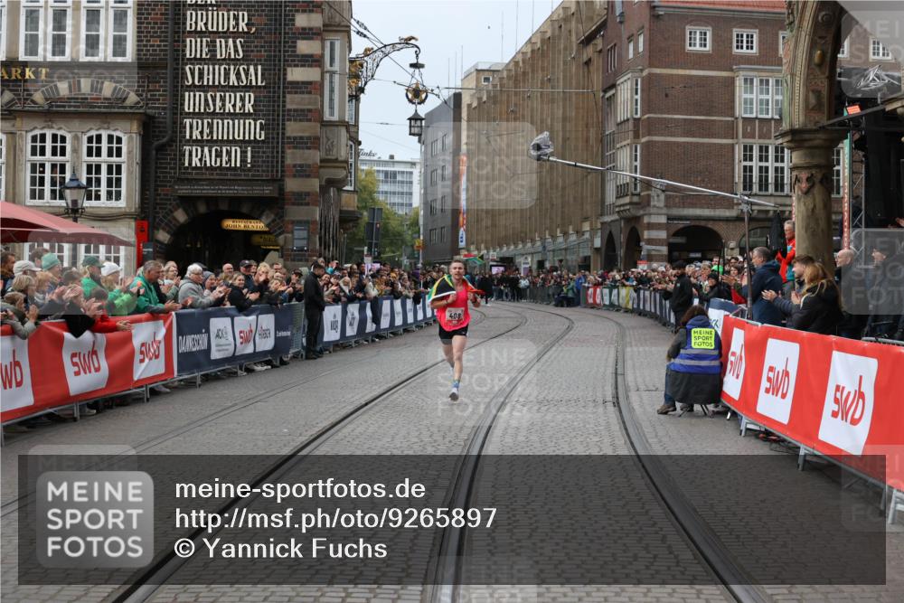 05.10.2025 - 20. swb-Marathon Bremen Yannick Fuchs http://msf.ph/oto/9265897 05.10.2025 12:08:48 Ziel 408 meine-sportfotos.de