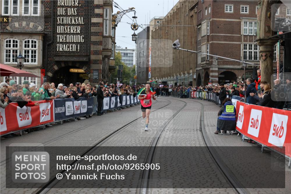 05.10.2025 - 20. swb-Marathon Bremen Yannick Fuchs http://msf.ph/oto/9265905 05.10.2025 12:08:48 Ziel 408 meine-sportfotos.de
