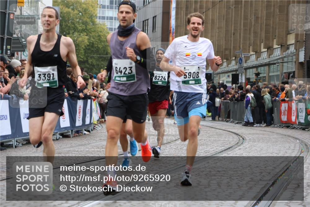 05.10.2025 - 20. swb-Marathon Bremen Strokosch-Dieckow http://msf.ph/oto/9265920 05.10.2025 12:59:17 Ziel 623, 2130, 3219, 3391, 4158, 5908, 6224, 6423, 6912 meine-sportfotos.de