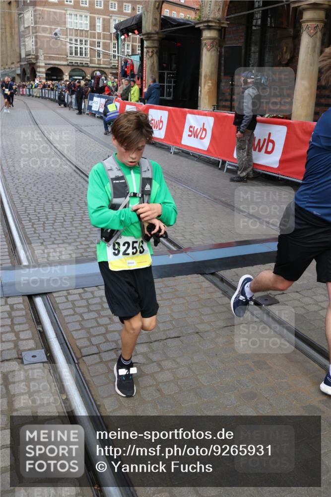05.10.2025 - 20. swb-Marathon Bremen Yannick Fuchs http://msf.ph/oto/9265931 05.10.2025 10:51:14 Ziel 9256, 9287, 9416, 9425, 9663, 9894, 10206, 10226, 10378, 10669, 10743, 10932, 11279, 11391, 11573 meine-sportfotos.de