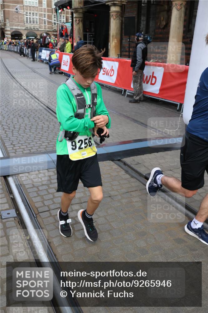 05.10.2025 - 20. swb-Marathon Bremen Yannick Fuchs http://msf.ph/oto/9265946 05.10.2025 10:51:14 Ziel 9256, 9287, 9416, 9425, 9663, 9894, 10206, 10226, 10378, 10669, 10743, 10932, 11279, 11391, 11573 meine-sportfotos.de