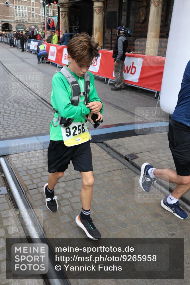 05.10.2025 - 20. swb-Marathon Bremen Yannick Fuchs http://msf.ph/oto/9265958 05.10.2025 10:51:14 Ziel 9256, 9287, 9416, 9425, 9663, 9894, 10206, 10226, 10378, 10669, 10743, 10932, 11279, 11391, 11573 meine-sportfotos.de