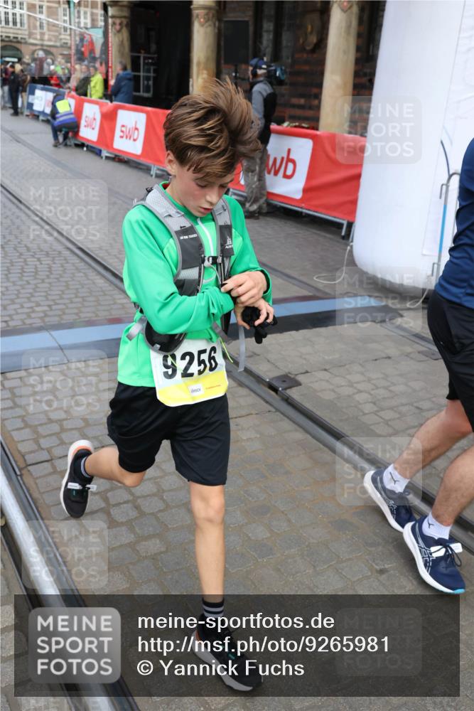 05.10.2025 - 20. swb-Marathon Bremen Yannick Fuchs http://msf.ph/oto/9265981 05.10.2025 10:51:14 Ziel 9256, 9287, 9416, 9425, 9663, 9894, 10206, 10226, 10378, 10669, 10743, 10932, 11279, 11391, 11573 meine-sportfotos.de