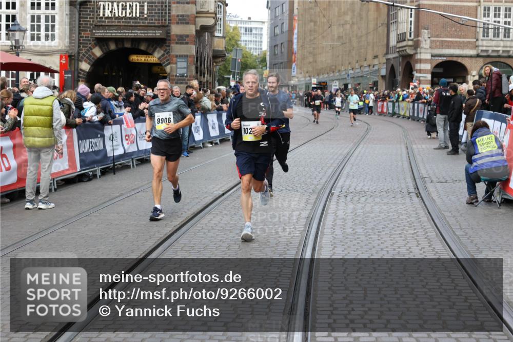 05.10.2025 - 20. swb-Marathon Bremen Yannick Fuchs http://msf.ph/oto/9266002 05.10.2025 10:51:17 Ziel 9256, 9287, 9416, 9894, 9906, 10206, 10215, 10222, 10226, 10669, 11279, 11573 meine-sportfotos.de