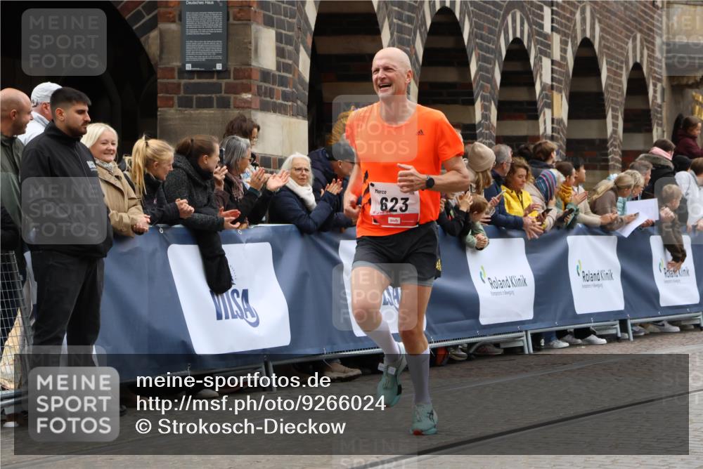 05.10.2025 - 20. swb-Marathon Bremen Strokosch-Dieckow http://msf.ph/oto/9266024 05.10.2025 12:59:22 Ziel 623, 945, 4631, 6912, 7834, 9095 meine-sportfotos.de