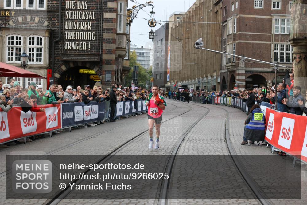 05.10.2025 - 20. swb-Marathon Bremen Yannick Fuchs http://msf.ph/oto/9266025 05.10.2025 12:08:49 Ziel 408 meine-sportfotos.de