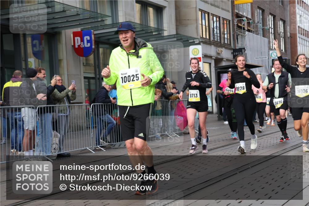 05.10.2025 - 20. swb-Marathon Bremen Strokosch-Dieckow http://msf.ph/oto/9266039 05.10.2025 11:05:06 Ziel 7654, 9210, 9419, 9440, 9515, 9690, 9713, 9752, 9908, 9944, 10025, 10158, 10255, 10289, 10343, 10426, 10437, 10511, 10542, 10828, 10990, 10999, 11064, 11106, 11164, 11501, 11540, 11650, 11676, 11681, 11707, 7654, 9210, 9419, 9440, 9515, 9690, 9713, 9752, 9908, 9944, 10025, 10158, 10255, 10289, 10343, 10426, 10437, 10511, 10542, 10828, 10990, 10999, 11064, 11106, 11164, 11501, 11540, 11650, 11676, 11681, 11707 meine-sportfotos.de