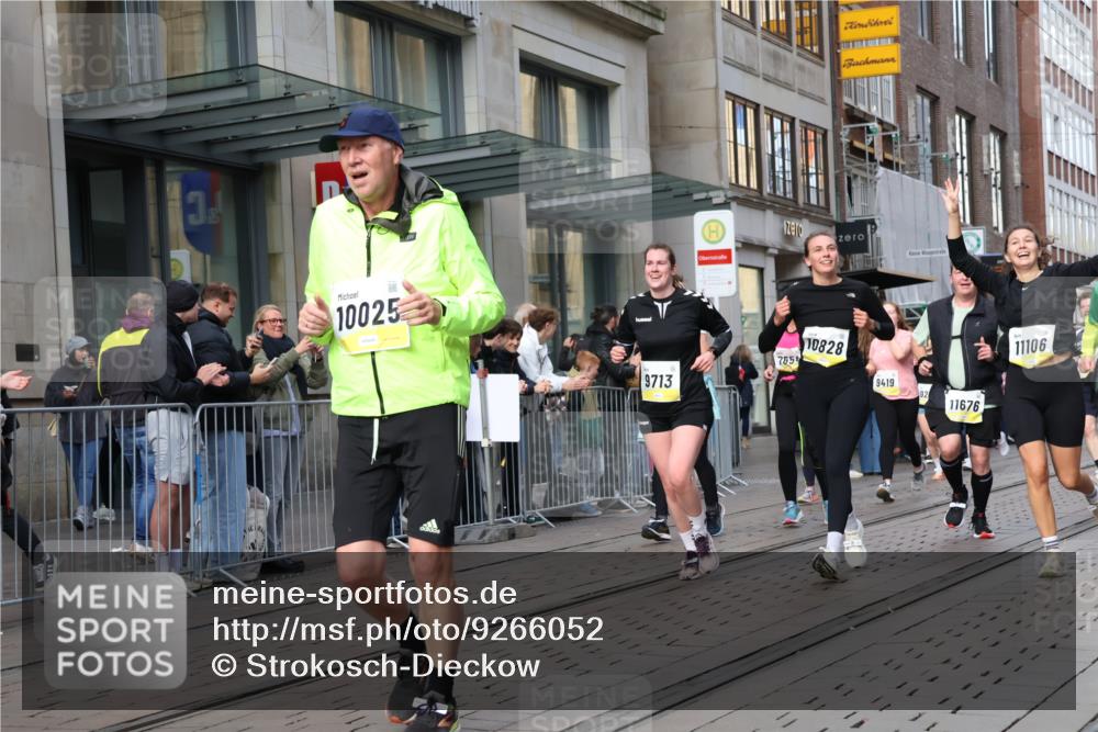 05.10.2025 - 20. swb-Marathon Bremen Strokosch-Dieckow http://msf.ph/oto/9266052 05.10.2025 11:05:06 Ziel 7654, 9210, 9419, 9440, 9515, 9690, 9713, 9752, 9908, 9944, 10025, 10158, 10255, 10289, 10343, 10426, 10437, 10511, 10542, 10828, 10990, 10999, 11064, 11106, 11164, 11501, 11540, 11650, 11676, 11681, 11707, 7654, 9210, 9419, 9440, 9515, 9690, 9713, 9752, 9908, 9944, 10025, 10158, 10255, 10289, 10343, 10426, 10437, 10511, 10542, 10828, 10990, 10999, 11064, 11106, 11164, 11501, 11540, 11650, 11676, 11681, 11707 meine-sportfotos.de