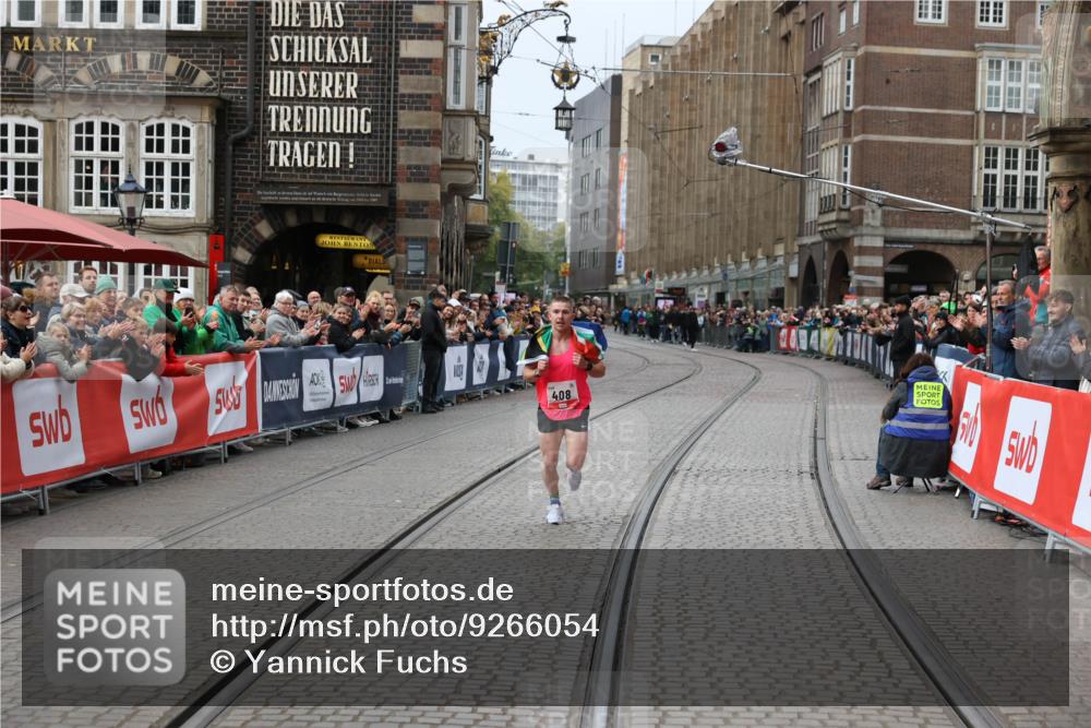 05.10.2025 - 20. swb-Marathon Bremen Yannick Fuchs http://msf.ph/oto/9266054 05.10.2025 12:08:49 Ziel 408 meine-sportfotos.de