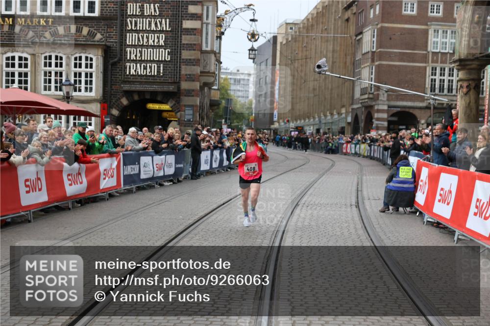 05.10.2025 - 20. swb-Marathon Bremen Yannick Fuchs http://msf.ph/oto/9266063 05.10.2025 12:08:49 Ziel 408 meine-sportfotos.de