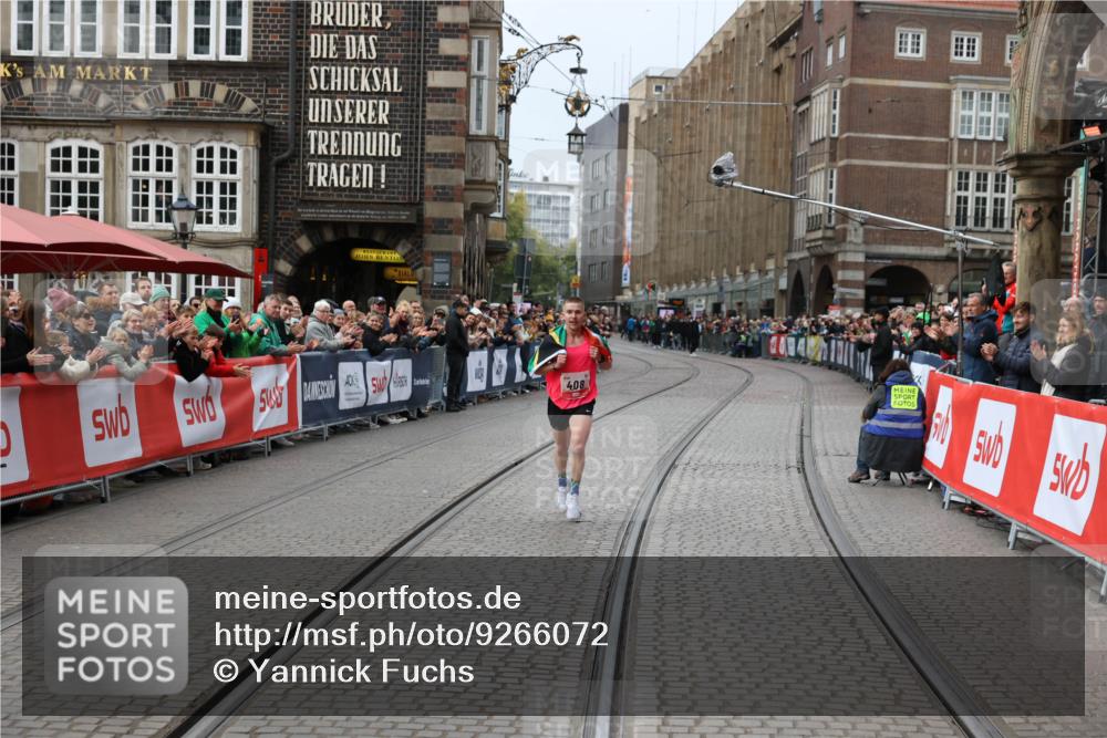 05.10.2025 - 20. swb-Marathon Bremen Yannick Fuchs http://msf.ph/oto/9266072 05.10.2025 12:08:49 Ziel 408 meine-sportfotos.de