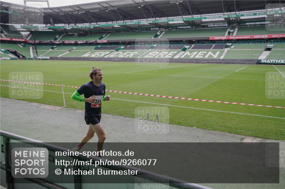 05.10.2025 - 20. swb-Marathon Bremen Michael Burmester http://msf.ph/oto/9266077 05.10.2025 12:25:25 Laufen im Stadion 153, 263, 364, 438, 559, 1068, 1077, 1162, 1289, 1539, 1921 meine-sportfotos.de