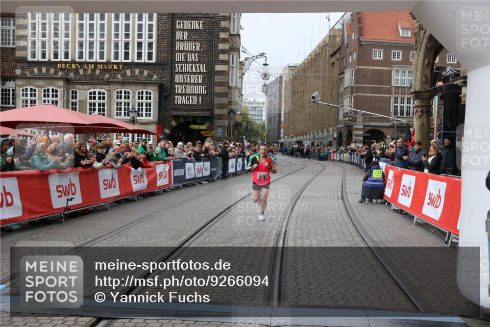 05.10.2025 - 20. swb-Marathon Bremen Yannick Fuchs http://msf.ph/oto/9266094 05.10.2025 12:08:49 Ziel 408 meine-sportfotos.de