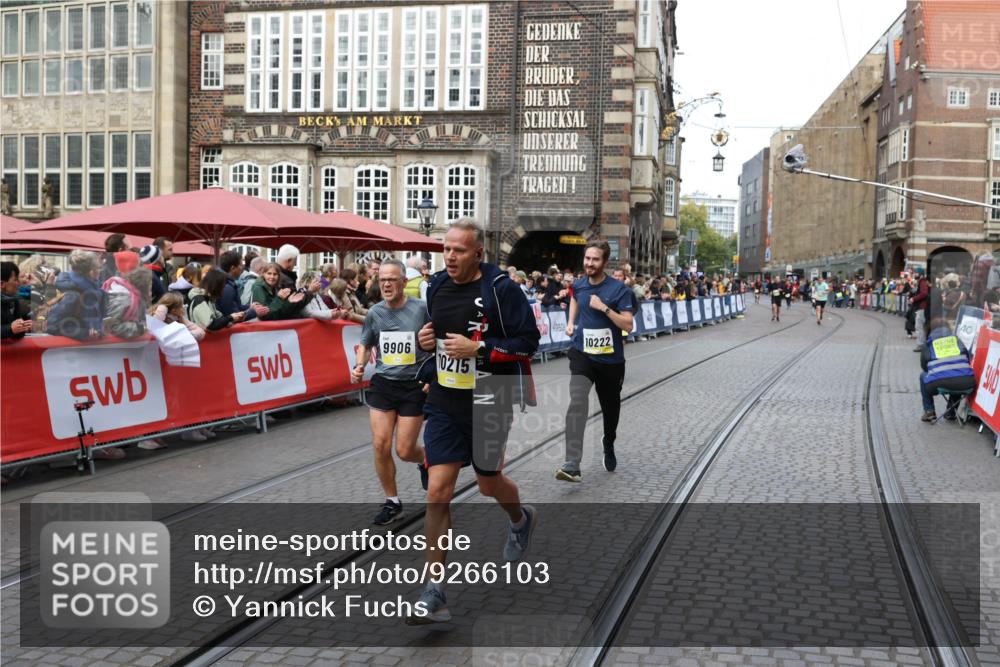 05.10.2025 - 20. swb-Marathon Bremen Yannick Fuchs http://msf.ph/oto/9266103 05.10.2025 10:51:19 Ziel 9256, 9287, 9906, 10215, 10222, 10669, 11279 meine-sportfotos.de