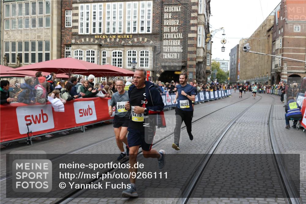 05.10.2025 - 20. swb-Marathon Bremen Yannick Fuchs http://msf.ph/oto/9266111 05.10.2025 10:51:19 Ziel 9256, 9287, 9906, 10215, 10222, 10669, 11279 meine-sportfotos.de