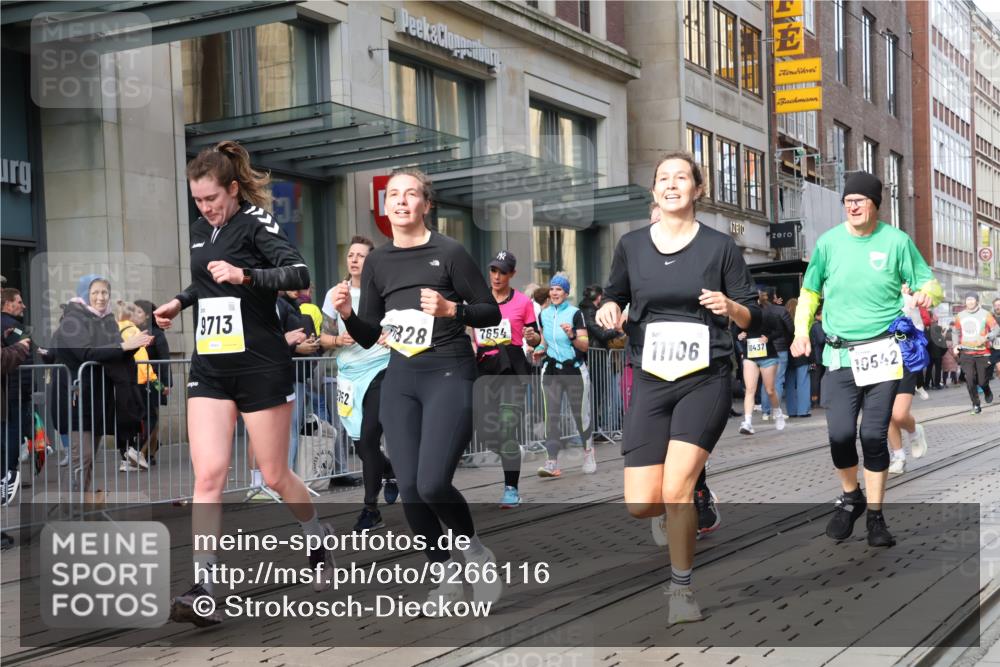 05.10.2025 - 20. swb-Marathon Bremen Strokosch-Dieckow http://msf.ph/oto/9266116 05.10.2025 11:05:08 Ziel 7654, 9210, 9419, 9440, 9515, 9690, 9713, 9752, 9908, 9944, 10025, 10158, 10255, 10289, 10426, 10437, 10511, 10542, 10828, 10843, 10844, 10990, 10999, 11064, 11106, 11164, 11501, 11540, 11676, 11681, 7654, 9210, 9419, 9440, 9515, 9690, 9713, 9752, 9908, 9944, 10025, 10158, 10255, 10289, 10426, 10437, 10511, 10542, 10828, 10843, 10844, 10990, 10999, 11064, 11106, 11164, 11501, 11540, 11676, 11681 meine-sportfotos.de