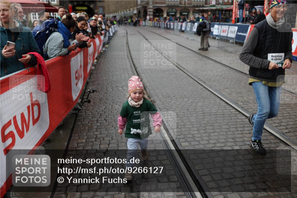 05.10.2025 - 20. swb-Marathon Bremen Yannick Fuchs http://msf.ph/oto/9266127 05.10.2025 15:26:02 Ziel  meine-sportfotos.de