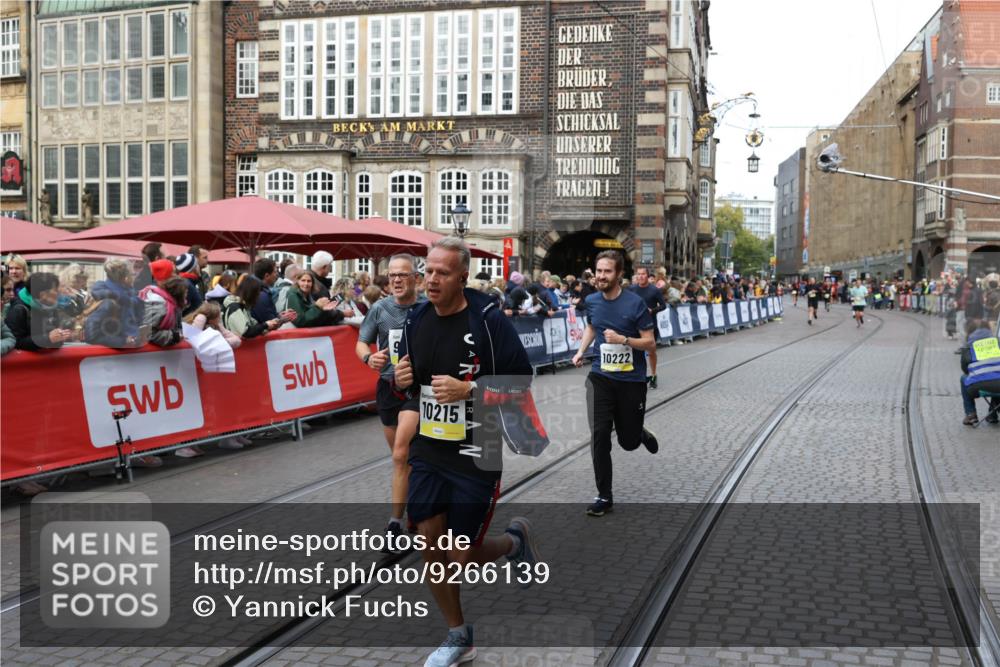 05.10.2025 - 20. swb-Marathon Bremen Yannick Fuchs http://msf.ph/oto/9266139 05.10.2025 10:51:19 Ziel 9256, 9287, 9906, 10215, 10222, 10669, 11279 meine-sportfotos.de